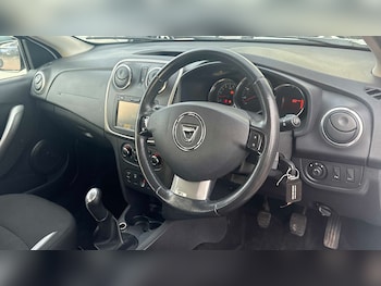 Used Dacia Sandero Stepway 2015 for sale - 77649032: Photo