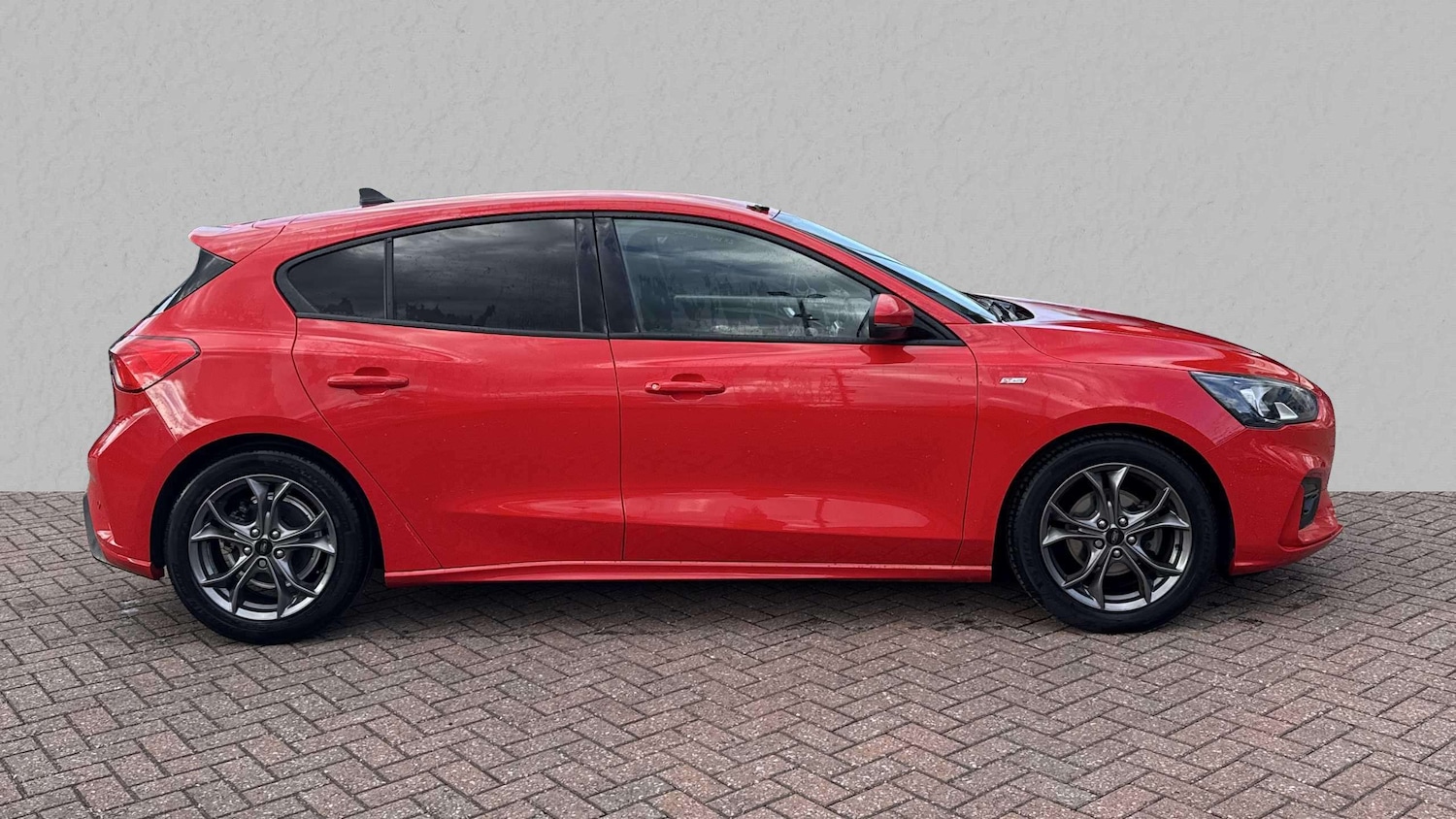 Used Ford Focus 2021 for sale - 76075515: Photo 2