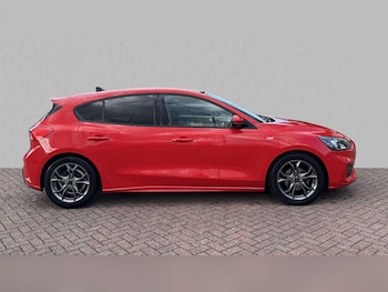 Used Ford Focus 2021 for sale - 76075515: Photo 2