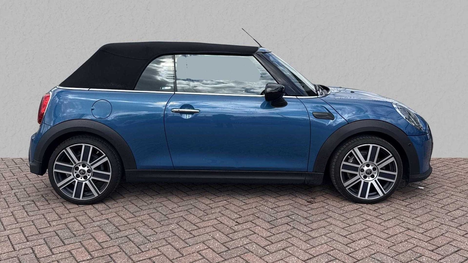 Used MINI Convertible 2023 for sale - 77194433: Photo 2