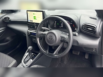 Used Toyota Yaris Cross 2025 for sale - 77786948: Photo