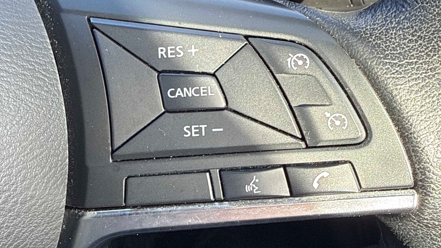 Used Nissan Juke 2023 for sale - 78052391: Photo 18