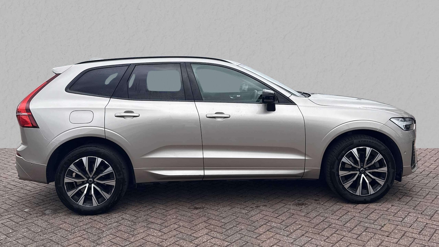 Used Volvo XC60 2023 for sale - 77194490: Photo 2