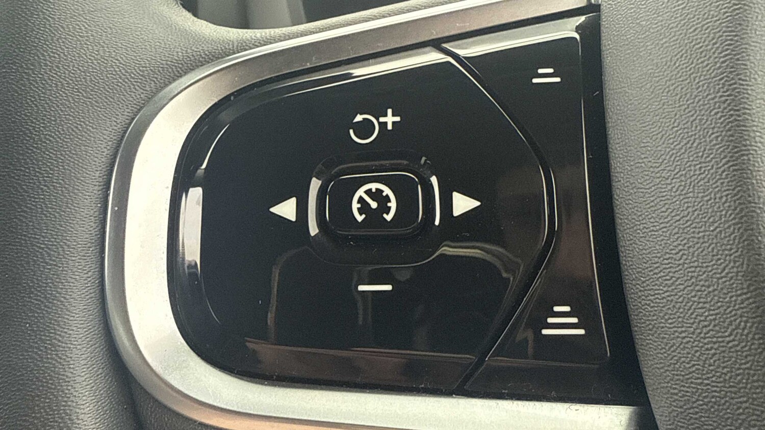 Used Volvo XC60 2023 for sale - 77194490: Photo 21