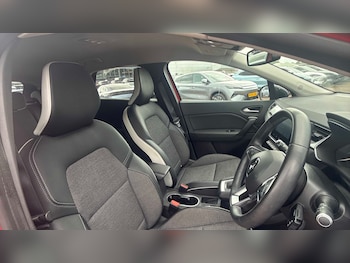 Used Renault Captur 2021 for sale - 79352000: Photo