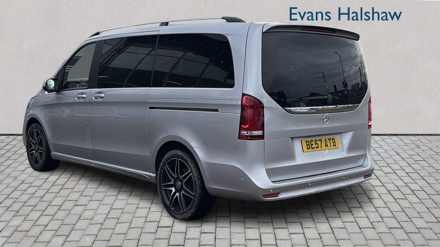 Used Mercedes-Benz V-Class 2023 for sale - 77194483: Photo 2