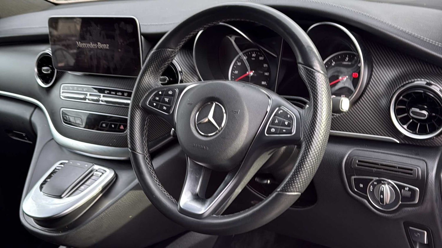 Used Mercedes-Benz V-Class 2023 for sale - 77194483: Photo 3