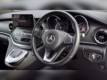 Used Mercedes-Benz V-Class 2023 for sale - 77194483: Photo