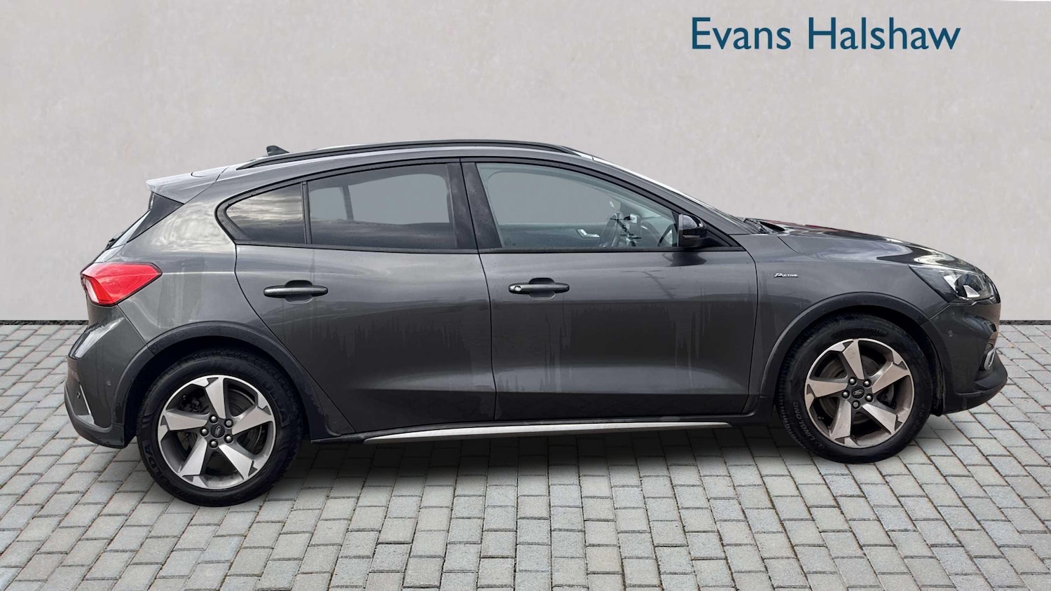 Used Ford Focus 2019 for sale - 76156106: Photo 2
