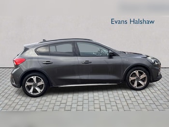 Used Ford Focus 2019 for sale - 76156106: Photo 2
