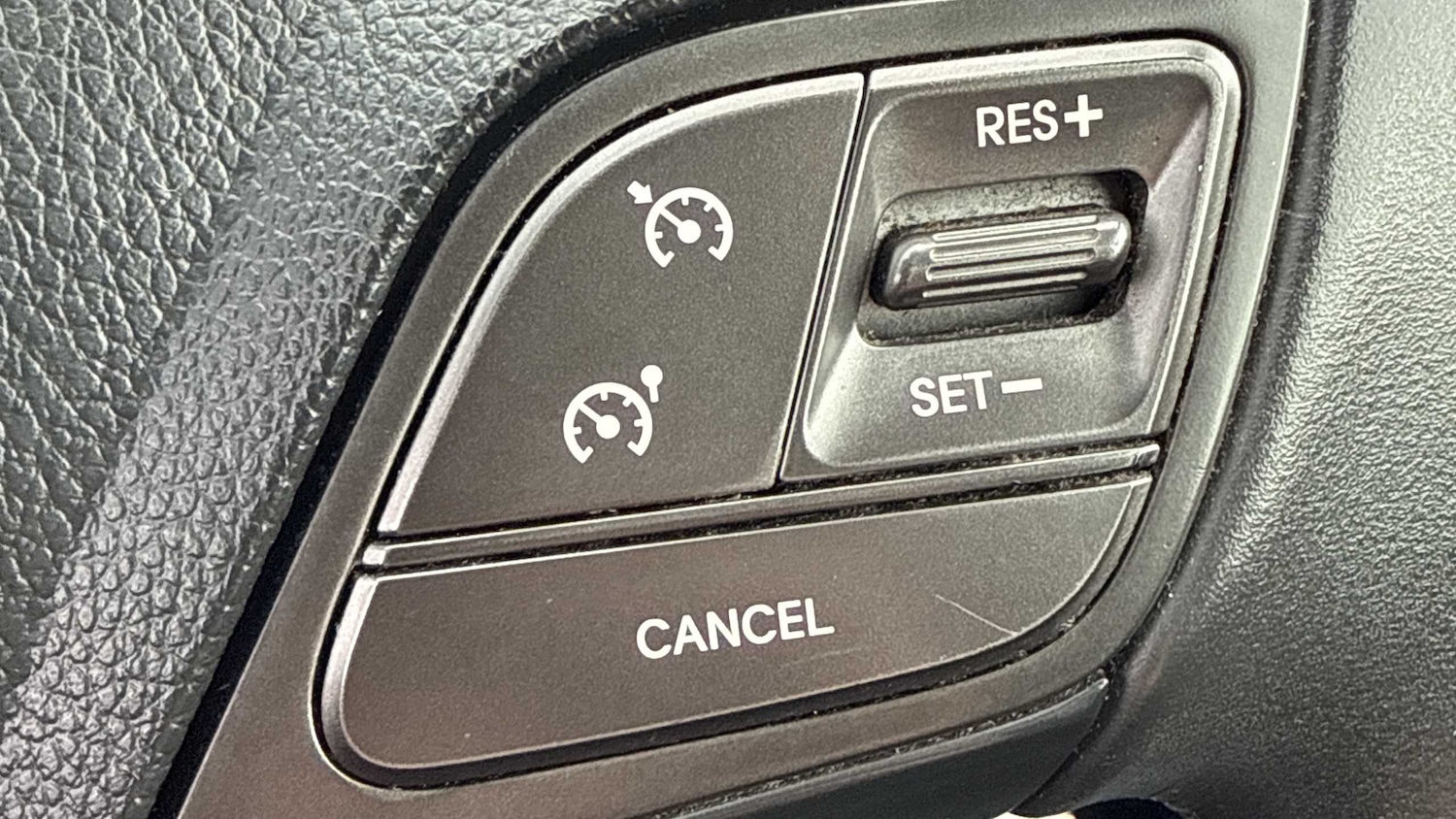 Used Hyundai Santa Fe 2017 for sale - 76045186: Photo 22