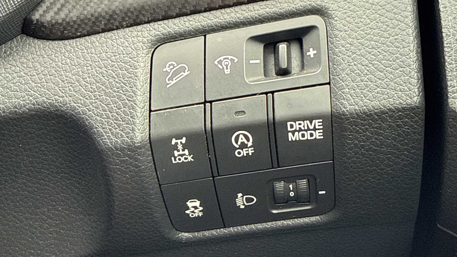 Used Hyundai Santa Fe 2017 for sale - 76045186: Photo 26