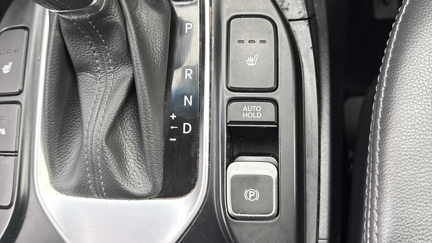 Used Hyundai Santa Fe 2017 for sale - 76045186: Photo 28