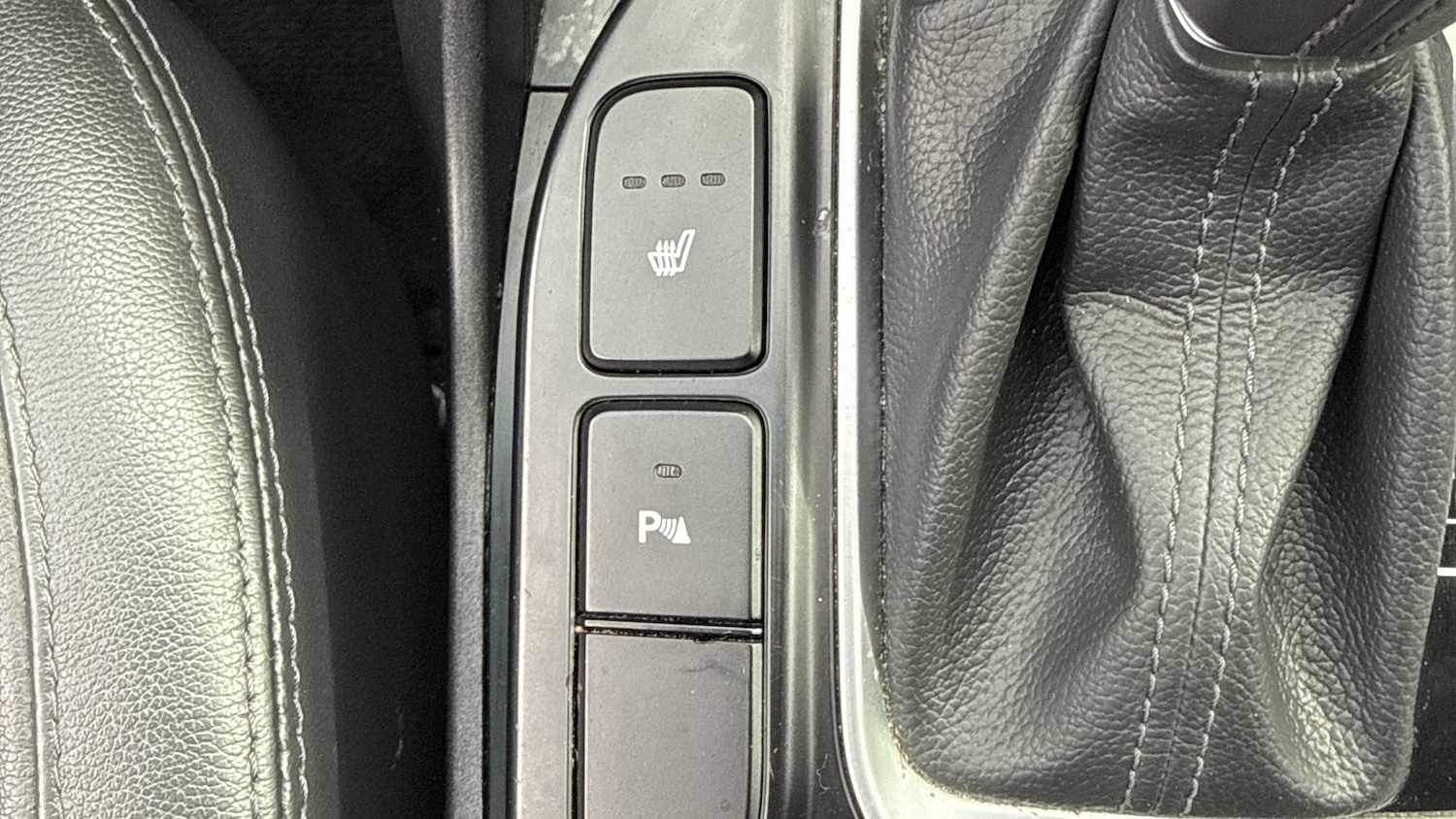 Used Hyundai Santa Fe 2017 for sale - 76045186: Photo 29