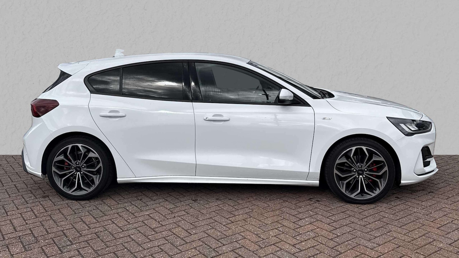 Used Ford Focus 2023 for sale - 76075321: Photo 2