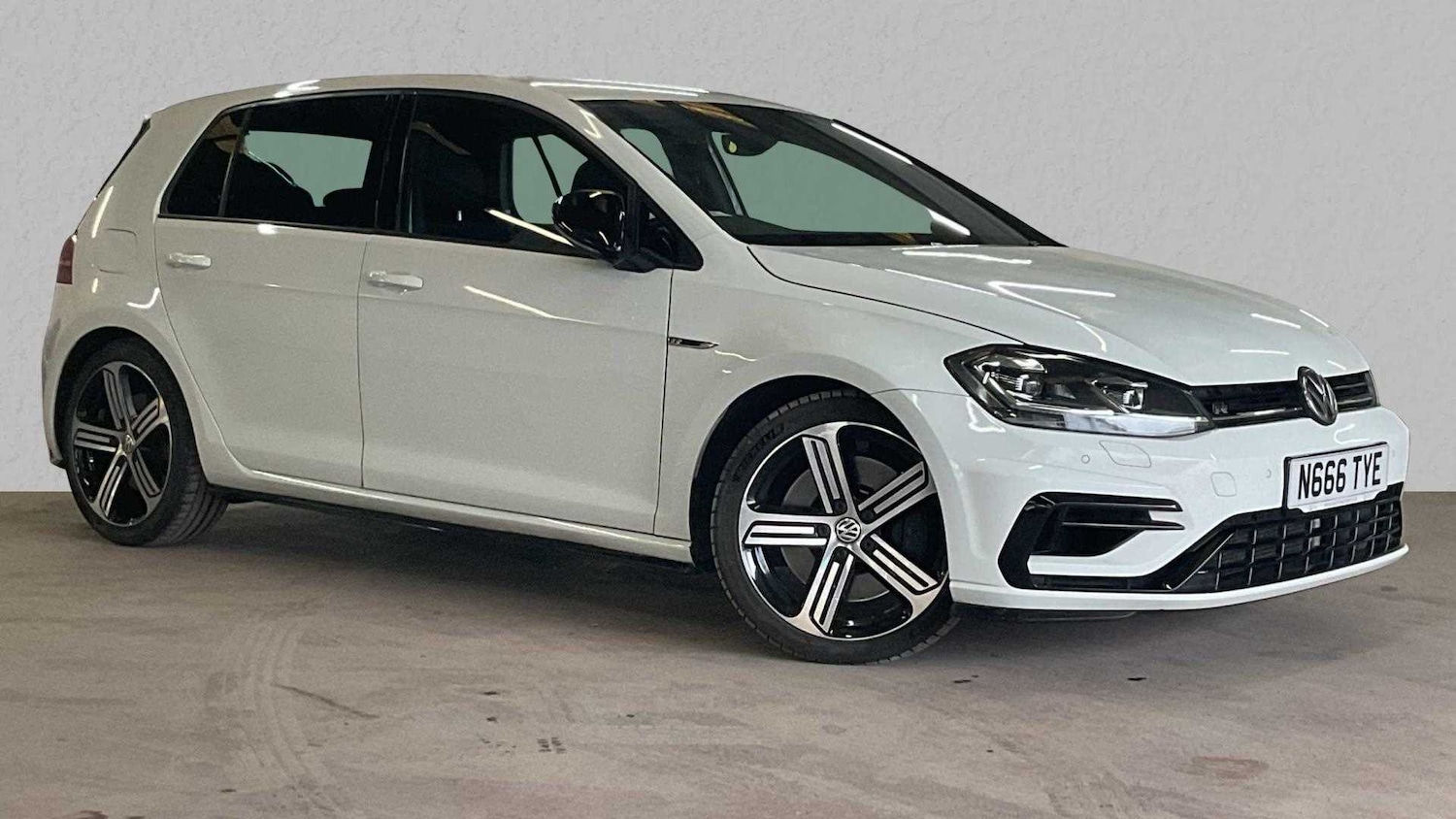 Used Volkswagen Golf 2018 for sale - 76329280: Photo 1