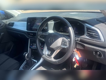 Used Volkswagen T-Roc 2023 for sale - 79271020: Photo