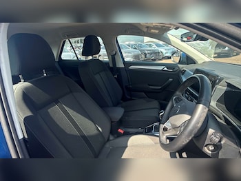Used Volkswagen T-Roc 2023 for sale - 79271020: Photo