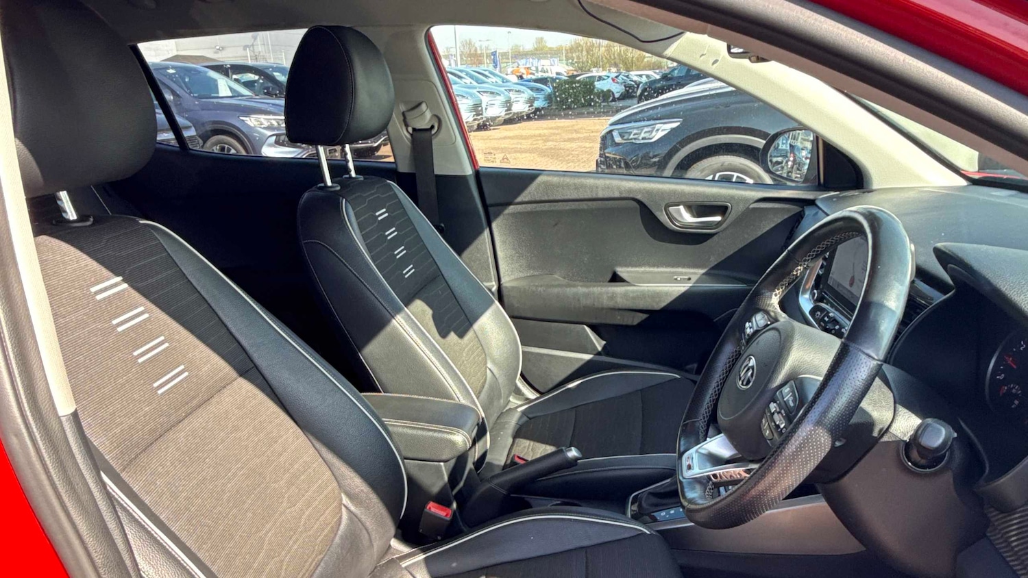 Used Kia Stonic 2021 for sale - 77972683: Photo 2