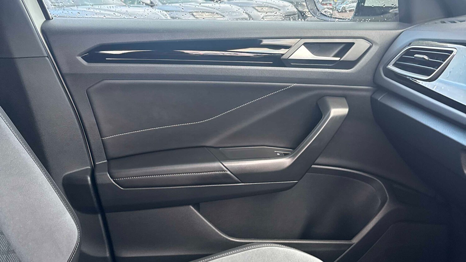 Used Volkswagen T-Roc 2022 for sale - 77589132: Photo 11