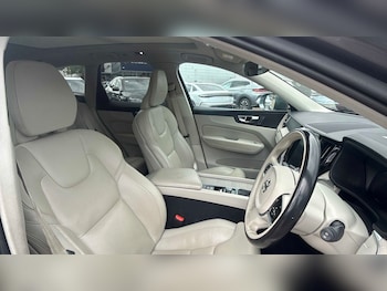 Used Volvo XC60 2018 for sale - 79064903: Photo