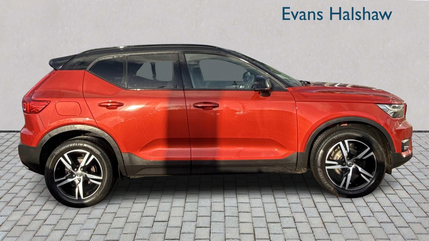 Used Volvo XC40 2020 for sale - 76928989: Photo 2