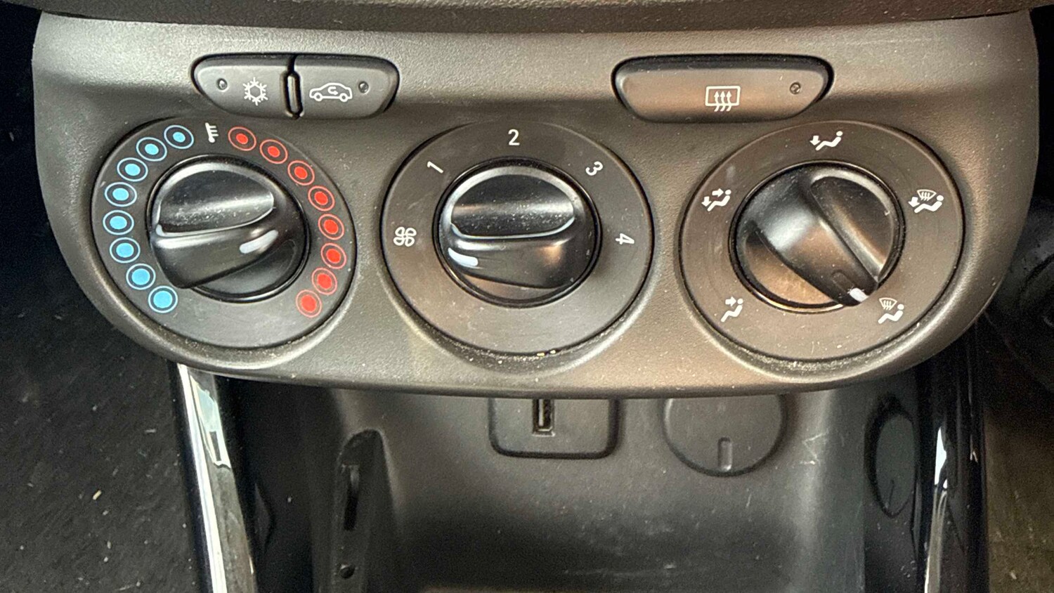 Used Vauxhall ADAM 2017 for sale - 78161574: Photo 16