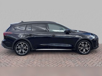 Used Ford Focus 2024 for sale - 76063382: Photo 2