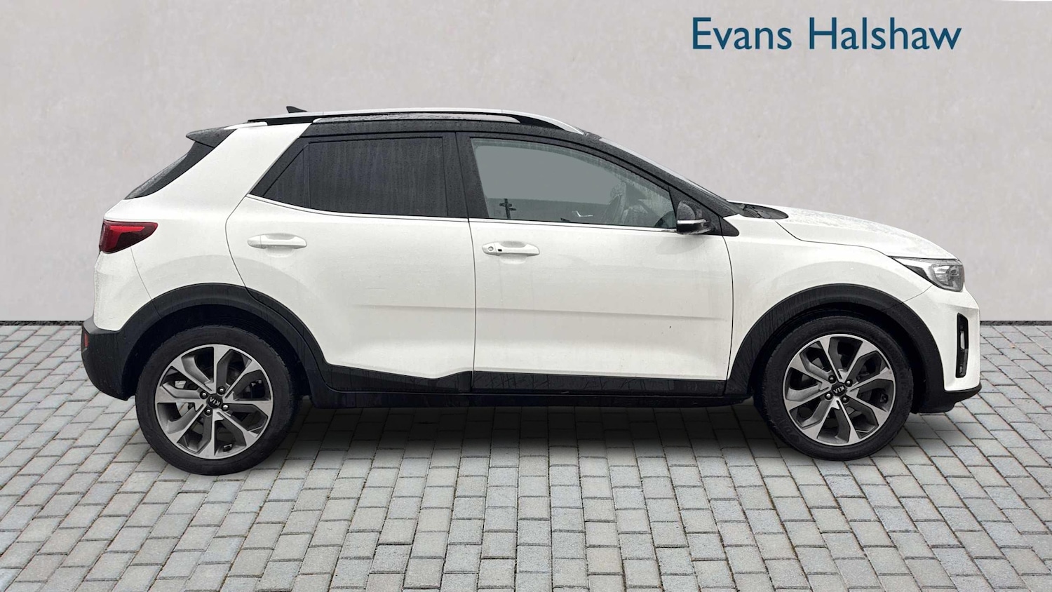 Used Kia Stonic 2021 for sale - 76774121: Photo 2