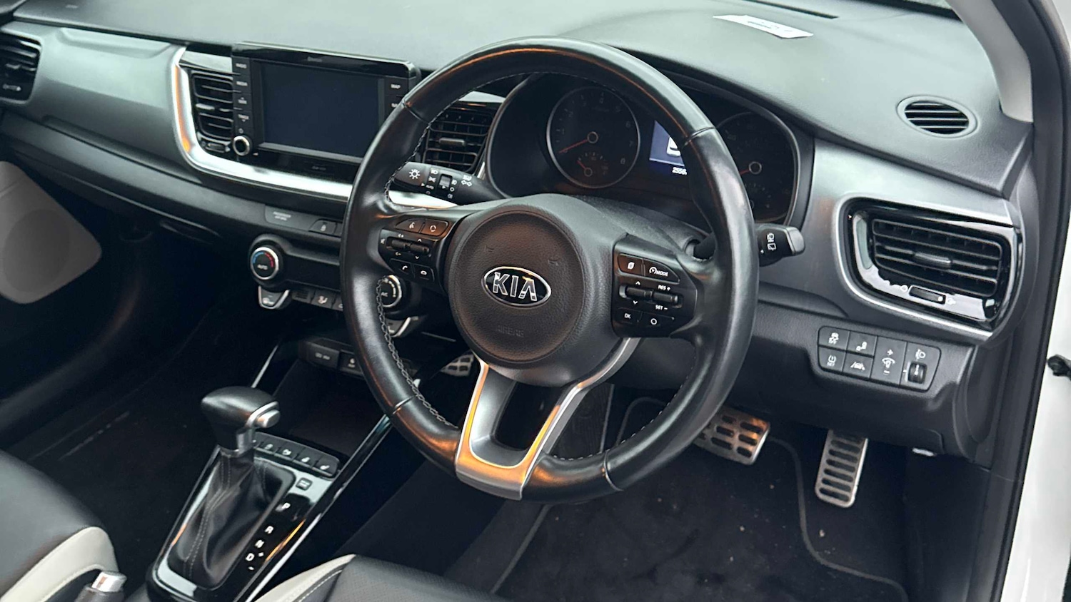 Used Kia Stonic 2021 for sale - 76774121: Photo 6