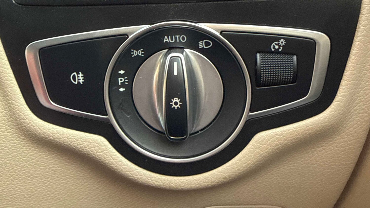 Used Mercedes-Benz GLC for sale - 77615419: Photo 24