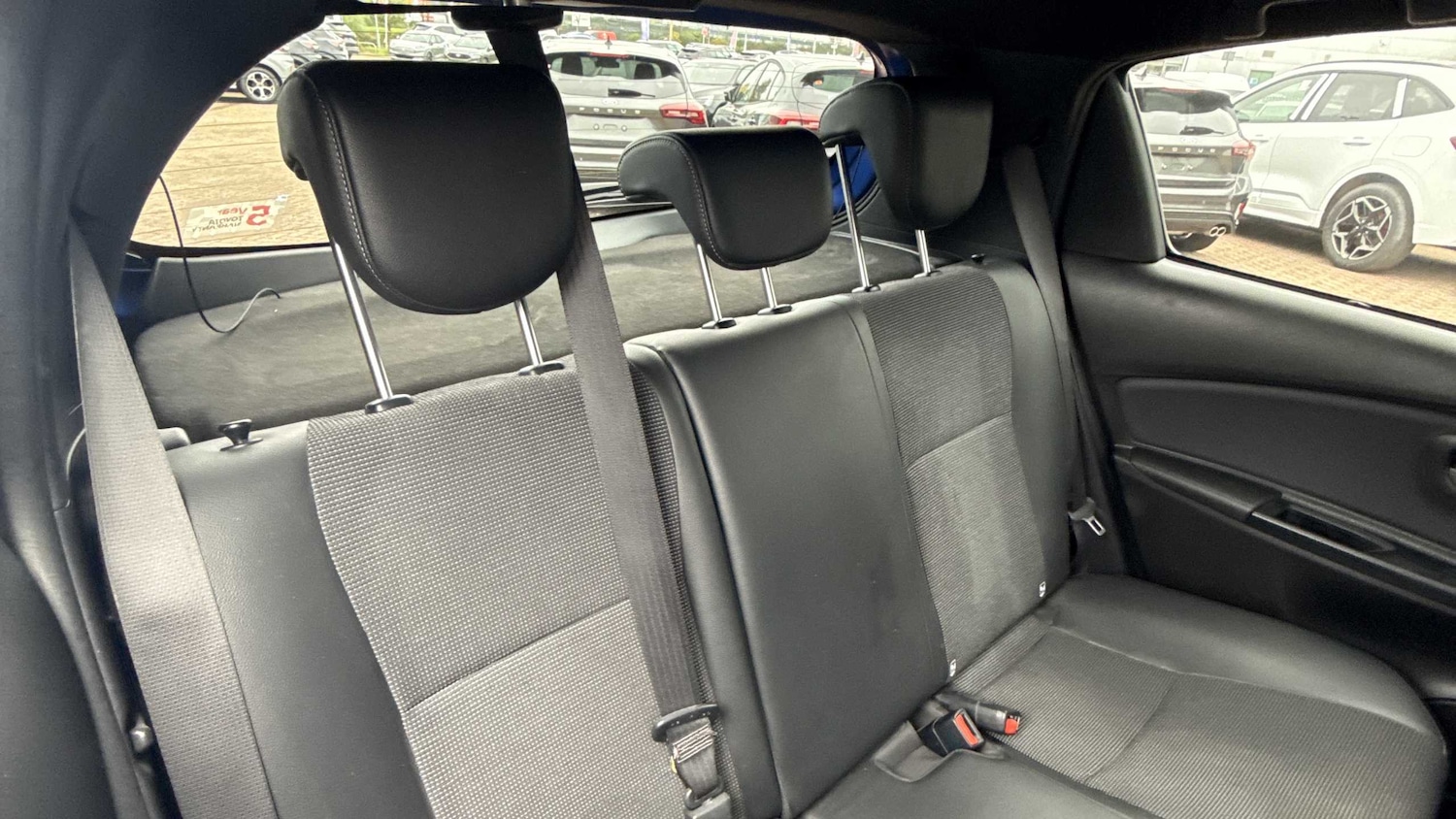 Used Toyota Yaris 2018 for sale - 75903149: Photo 12