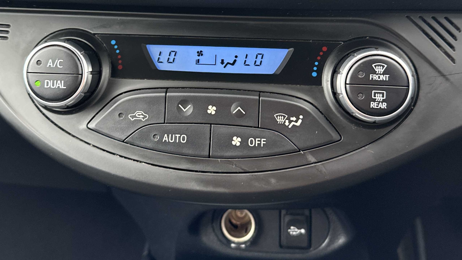 Used Toyota Yaris 2018 for sale - 75903149: Photo 26