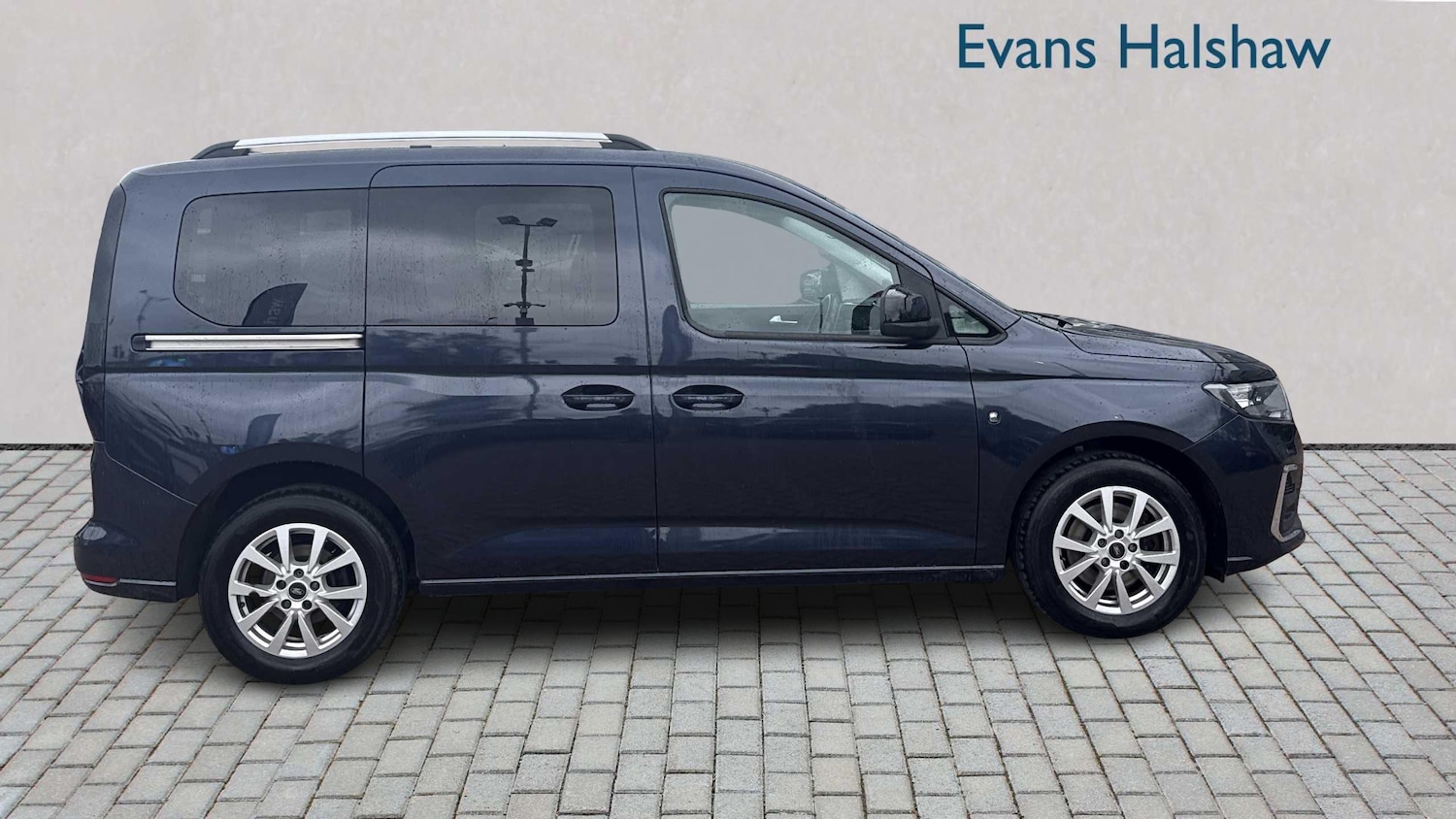 Used Ford Tourneo Connect 2022 for sale - 76401396: Photo 2