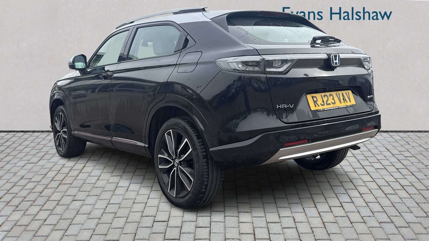 Used Honda HR-V 2023 for sale - 77995997: Photo 2