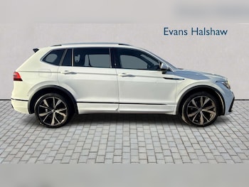 Used Volkswagen Tiguan Allspace 2023 for sale - 77928743: Photo