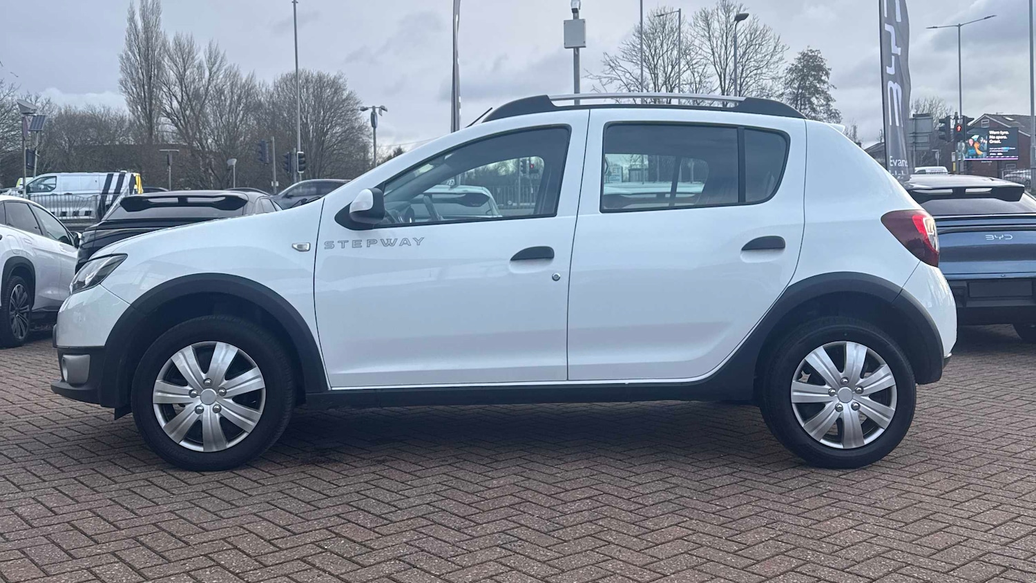 Used Dacia Sandero Stepway 2015 for sale - 77553208: Photo 3