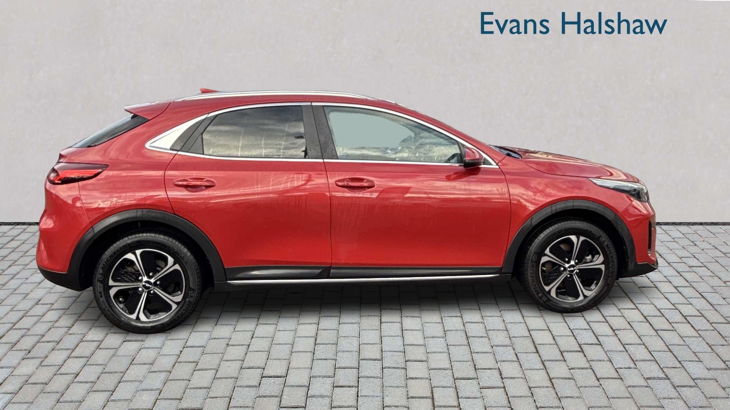 Used Kia XCeed 2023 for sale - 76928967: Photo 2