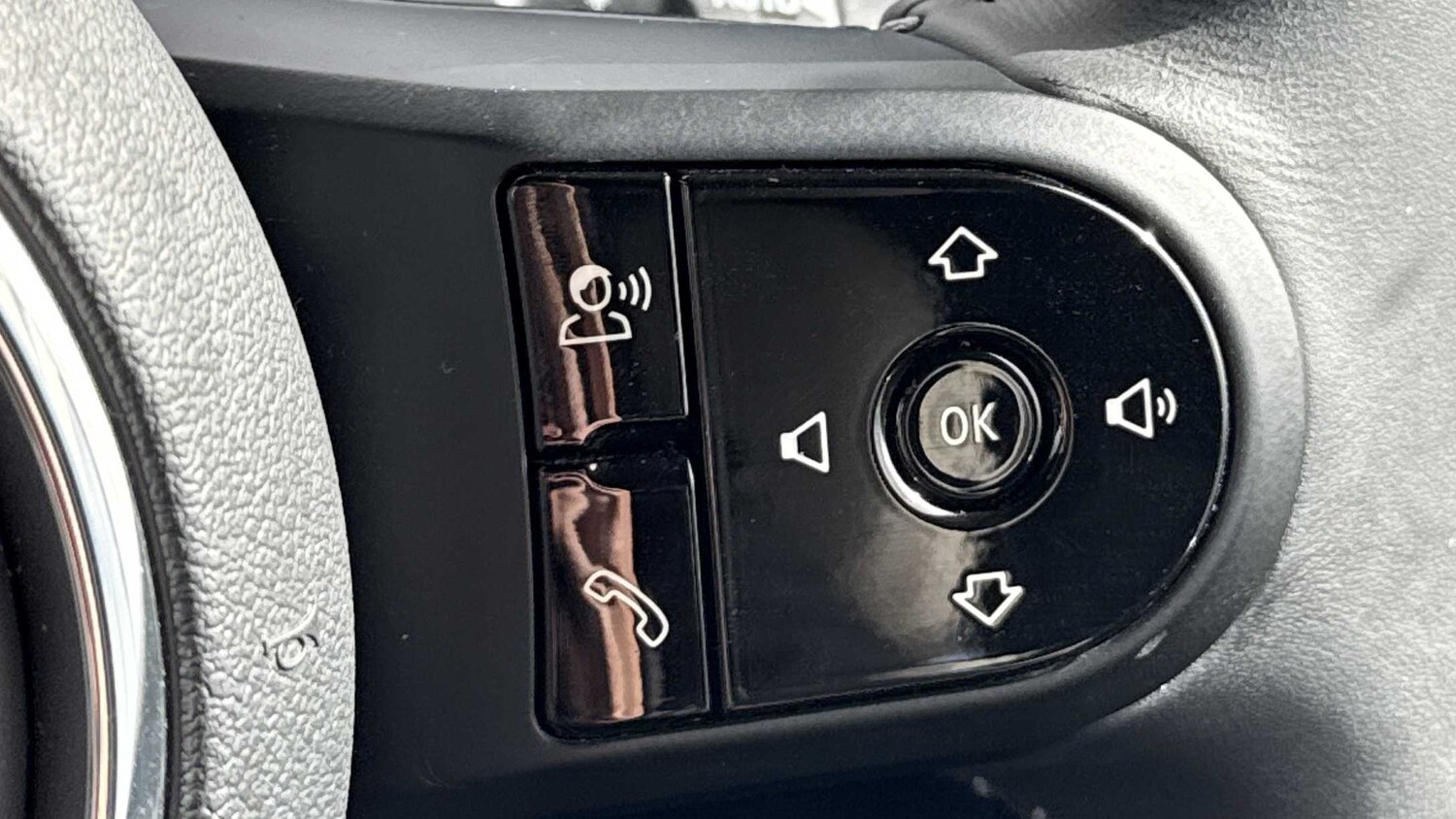 Used MINI Convertible 2023 for sale - 75812778: Photo 25