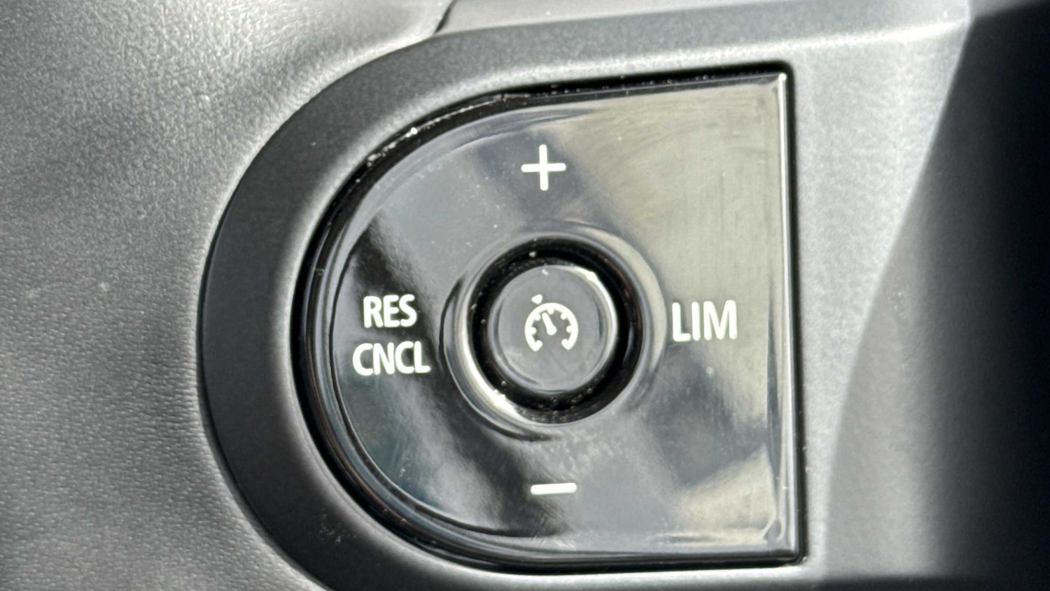 Used MINI Convertible 2023 for sale - 75812778: Photo 26