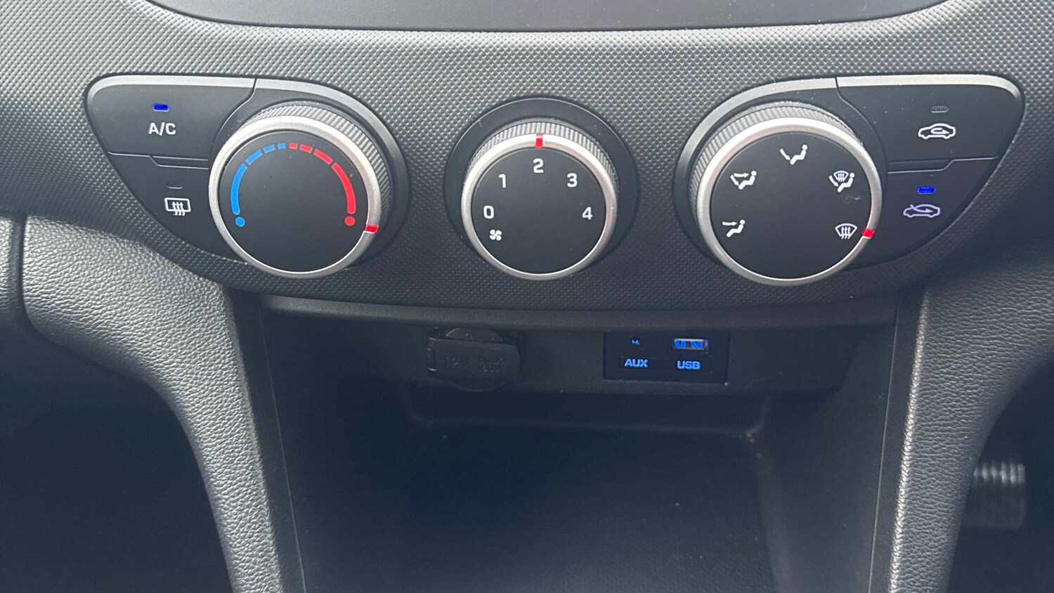 Used Hyundai i10 2018 for sale - 77615457: Photo 9