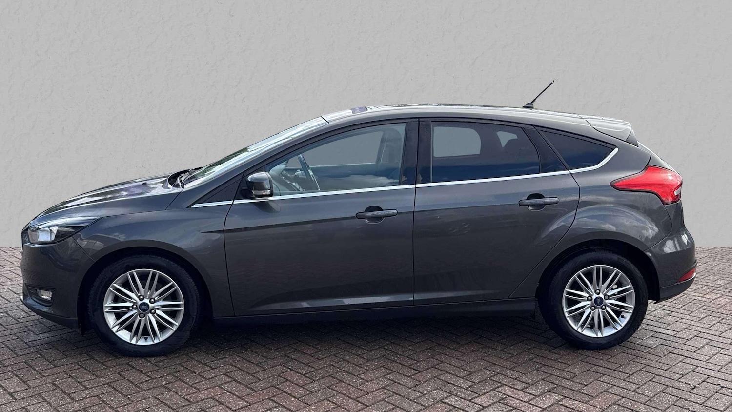 Used Ford Focus 2017 for sale - 76636651: Photo 4