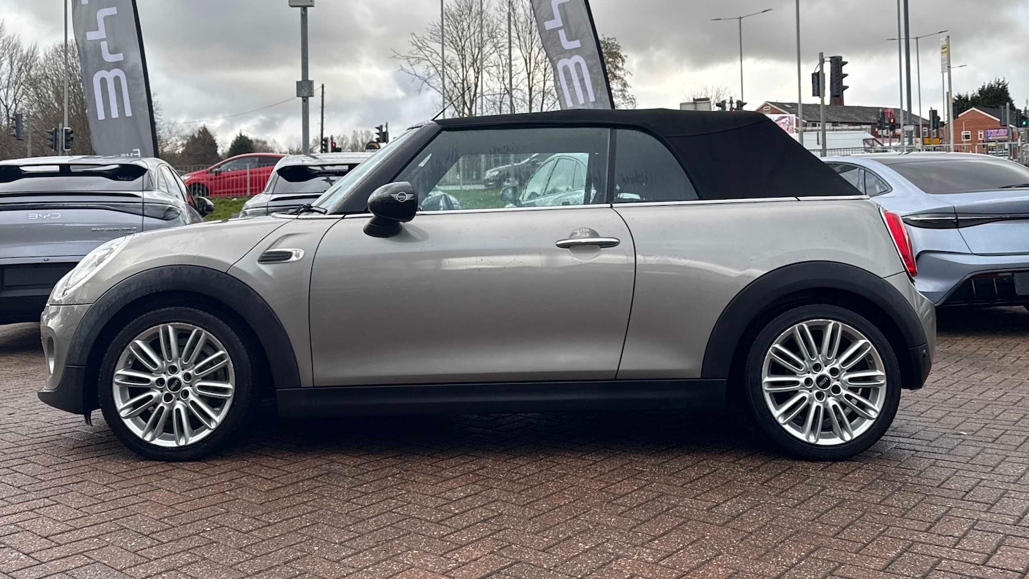 Used MINI Convertible 2017 for sale - 77589113: Photo 3