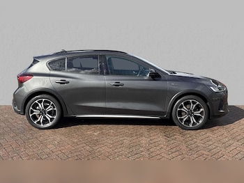 Used Ford Focus 2022 for sale - 75981472: Photo 2