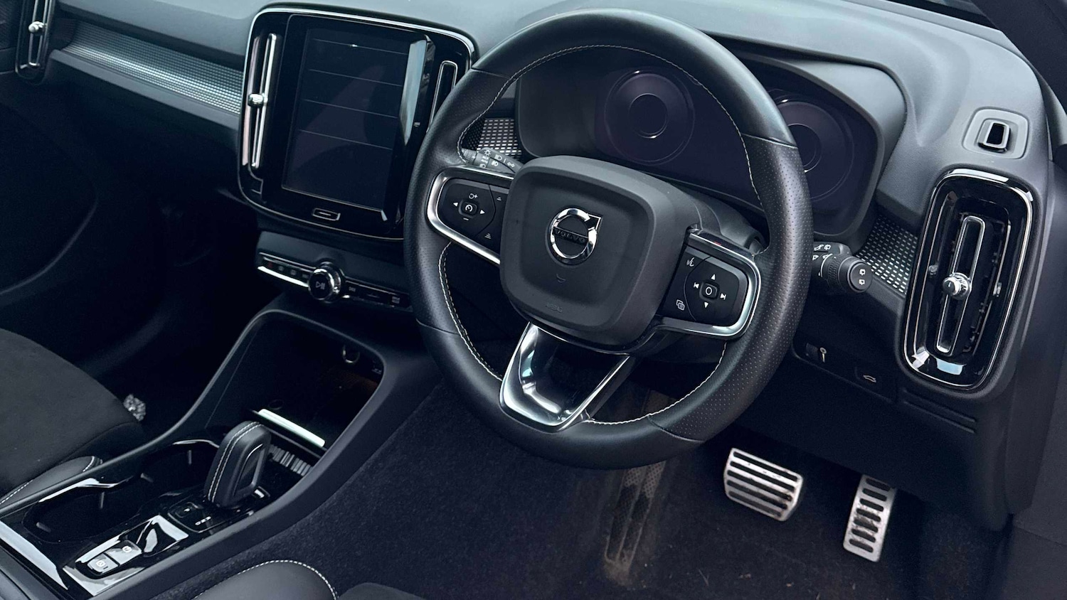 Used Volvo XC40 2020 for sale - 76916048: Photo 2