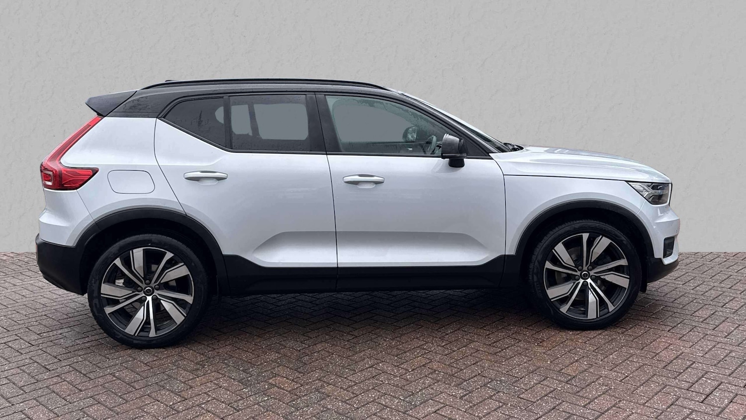 Used Volvo XC40 2022 for sale - 75968145: Photo 2