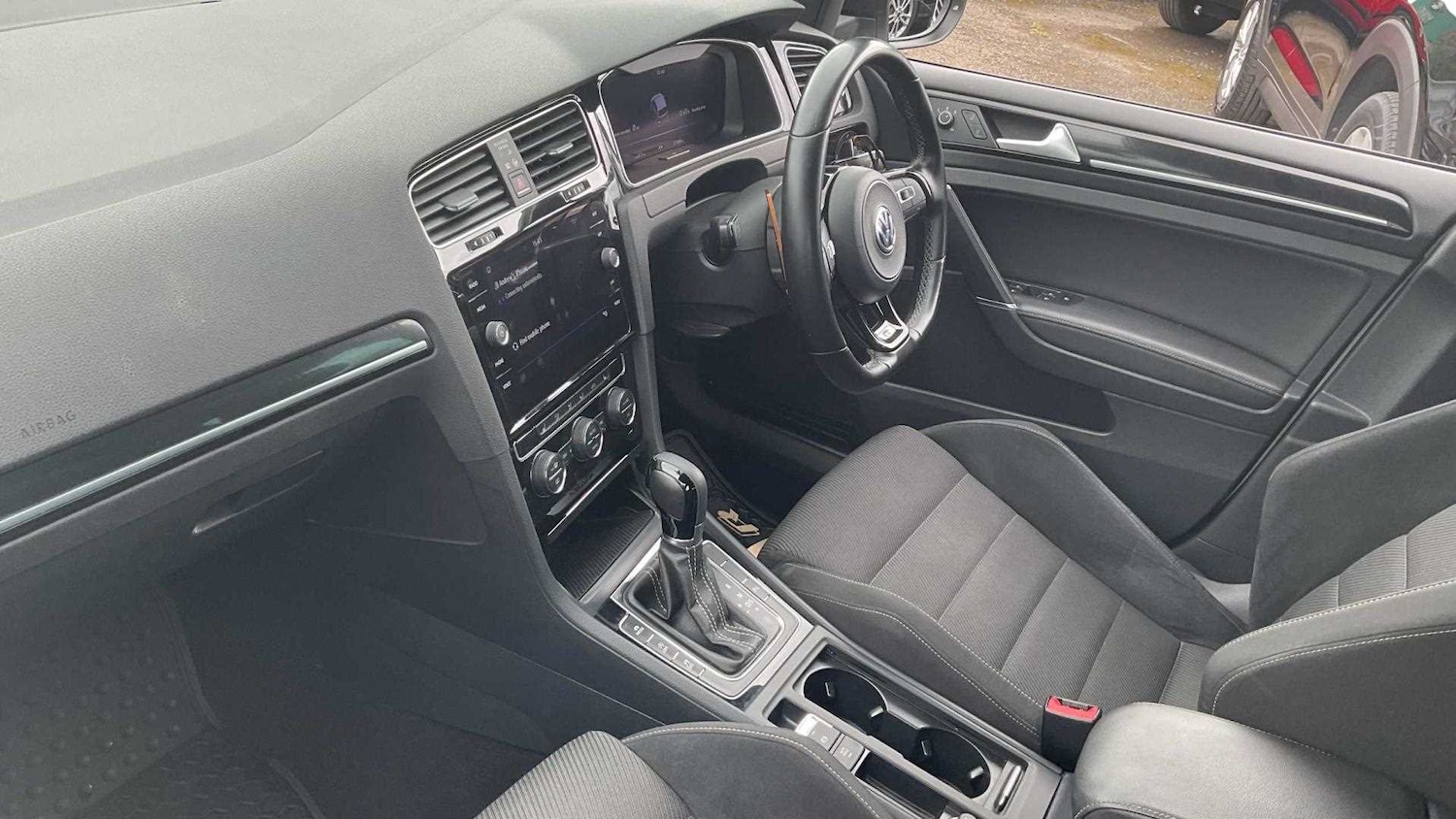 Used Volkswagen Golf 2018 for sale - 76668990: Photo 11