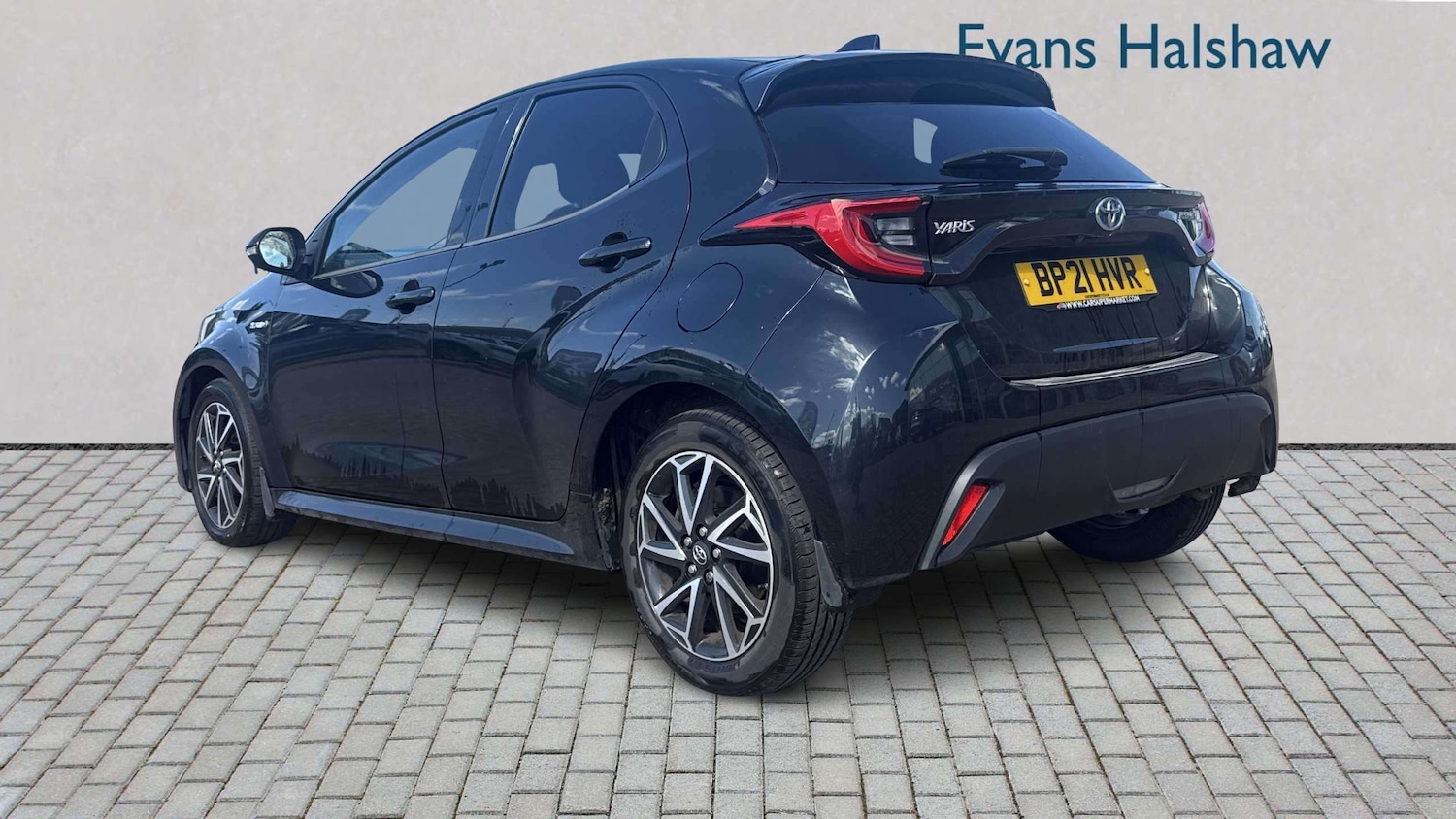 Used Toyota Yaris 2021 for sale - 78129632: Photo 2