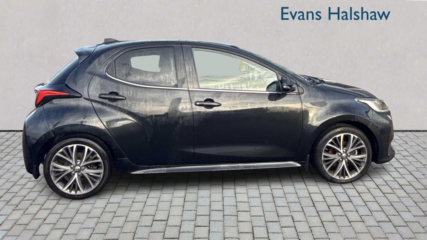 Used Toyota Yaris 2022 for sale - 76967744: Photo 2