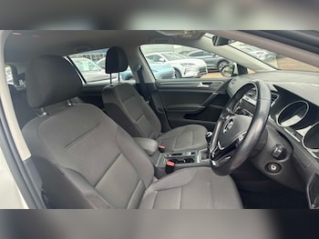 Used Volkswagen Golf 2018 for sale - 79579817: Photo